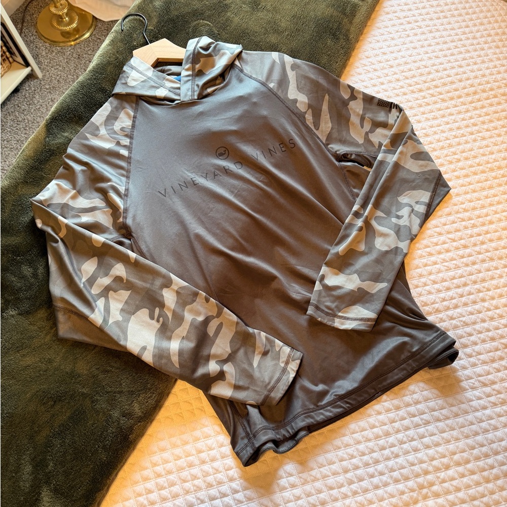 Vineyard Vines | Performance Hoodie T-Shirt